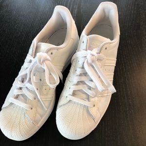 Adidas Women’s Shoes, White, like new condition size 8.